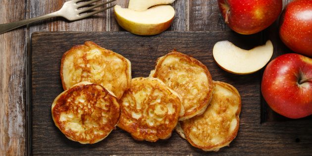Оладьи с яблоками, творогом и мёдом Оладьи с яблоками, творогом и мёдом