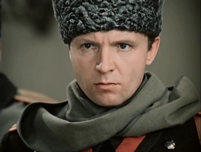 Кадр из фильма *Дни Турбиных*, 1976 | Фото: kino-teatr.ru Андрею Мягкову – 82: Почему любимца публики называют самым закрытым и загадочным актером