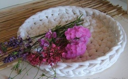 Корзинка крючком из трикотажной пряжи