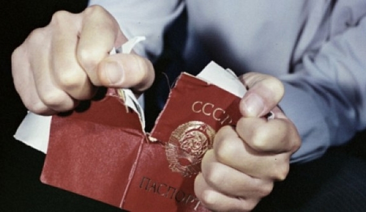 Когда они уезжали в Израиль, рвали советские паспорта. Теперь получают "советские" пенсии…