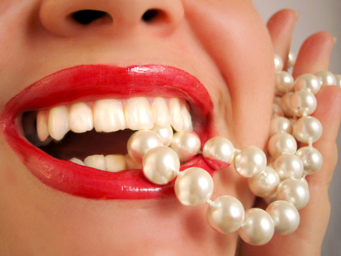 Картинки по запросу Как отбелить зубы в домашних условиях быстро и эффективно?