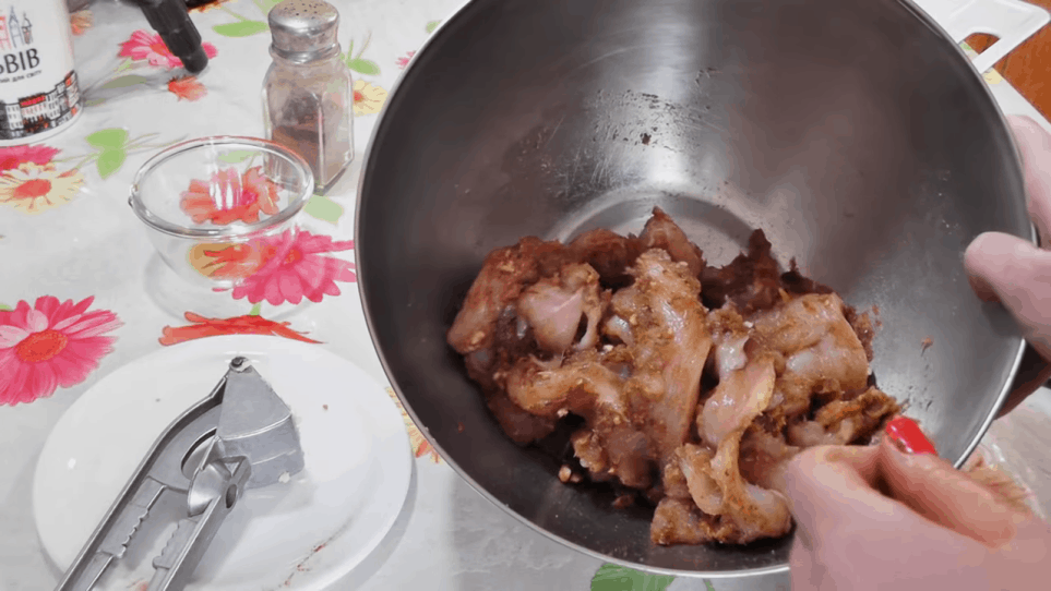Мраморный рулет: необычная подача куриной грудки Мраморный рулет: необычная подача куриной грудки