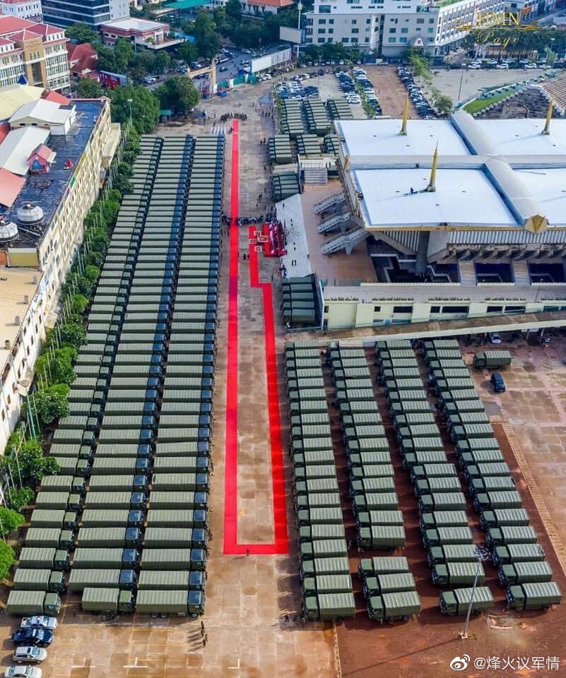 Церемония передачи камбоджийской армии 290 китайских грузовых автомобилей SAIC-Iveco Hongyan