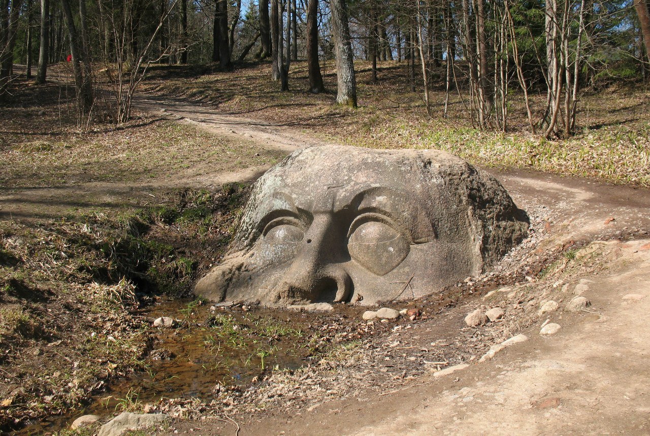 30 самых необычных скульптур в Петербурге
