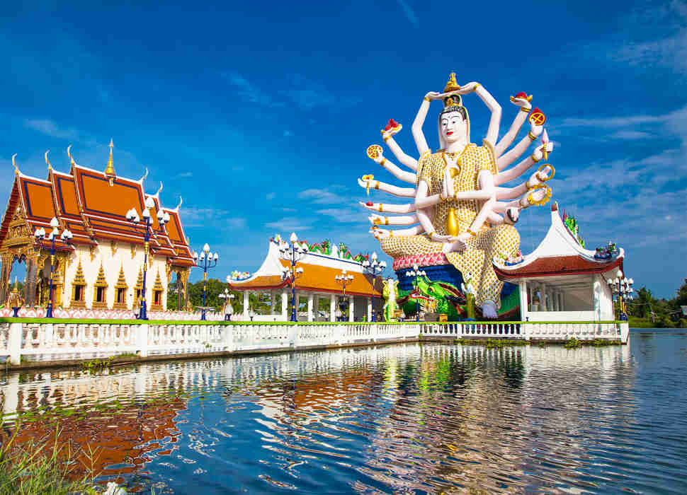 Wat Plai Laem temple