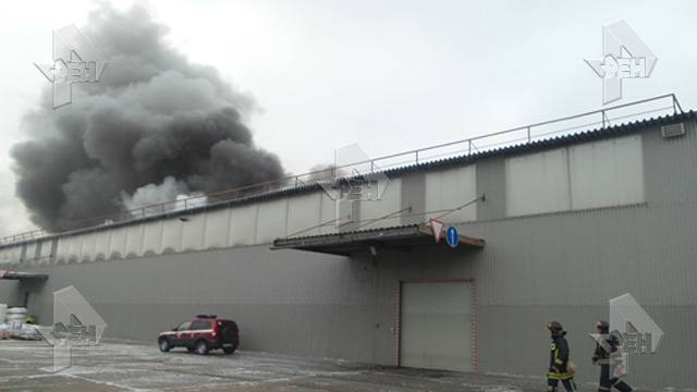 Пожар на складе на Ярославском шоссе локализован
