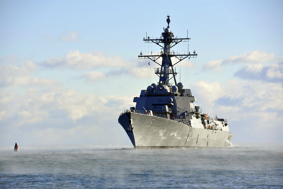 Эсминец USS Rafael Peralta (DDG 115) принят ВМС США 29 июля. Корабль назван в честь сержанта морской пехоты Рафаэля Перальта, который, спасая жизни товарищей, погиб во время второго сражения в Фаллудже в 2004 году (операция «Иракская свобода»).
USS Rafael Peralta, ставший 65-м эскадренным миноносцем типа Arleigh Burke в составе ВМС США, оснащен системой управляемого ракетного оружия Aegis. USS Rafael Peralta у побережья штата Мэн