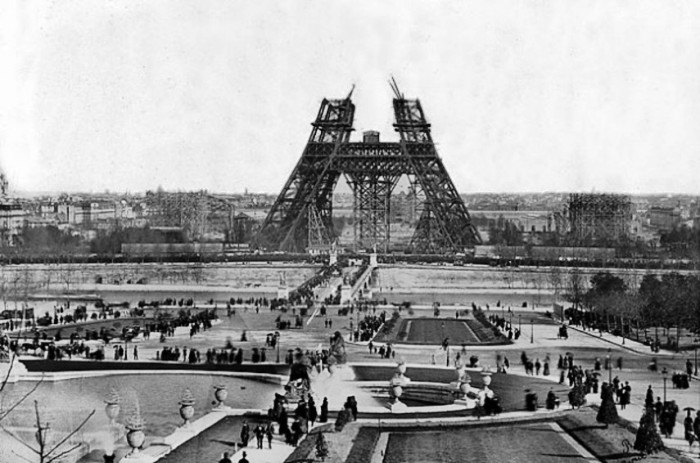 Начало стройки Эйфелевой башни в Париже (1889 г.). Начало стройки Эйфелевой башни в Париже (1889 г.).