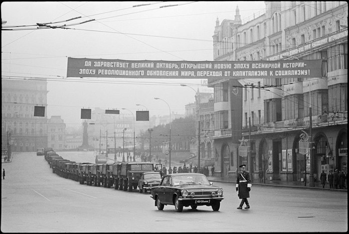 Уличные фотографии Владимира Сычёва – человека, который первым показал Западу повседневную жизнь советских людей Уличные фотографии Владимира Сычёва – человека, который первым показал Западу повседневную жизнь советских людей