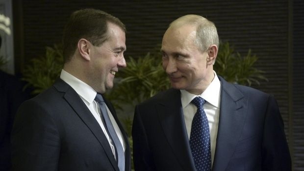 «Кремлевский доклад»: Медведев тонко намекнул Путину подать в отставку, - реакция соцсетей