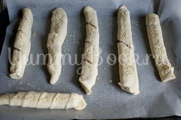 Слоеные палочки с ветчиной и сыром - шаг 3