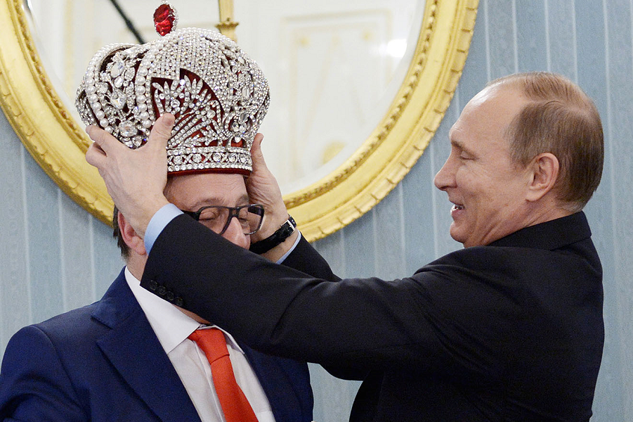 Путин, Хазанов и корона.png