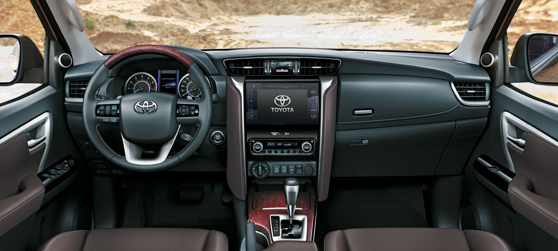 Toyota обновила рамные внедорожники Hilux и Fortuner Toyota обновила рамные внедорожники Hilux и Fortuner