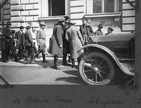 С возвращением, белая армия, черный барон?.. С возвращением, белая армия, черный барон?..