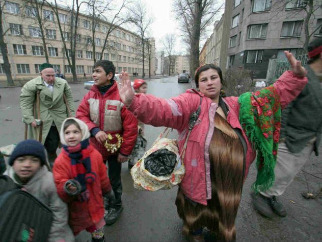 Как прогнать цыганский табор.