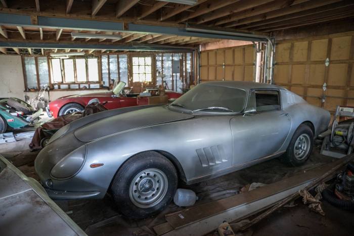 Присыпанная пылью итальянская красавица Ferrari 275 GTB. | Фото: hagerty.com. Присыпанная пылью итальянская красавица Ferrari 275 GTB. | Фото: hagerty.com.