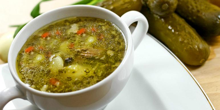 Рассольник с перловкой и солеными огурцами - пошаговый рецепт с фото Рассольник с перловкой и солеными огурцами - пошаговый рецепт с фото