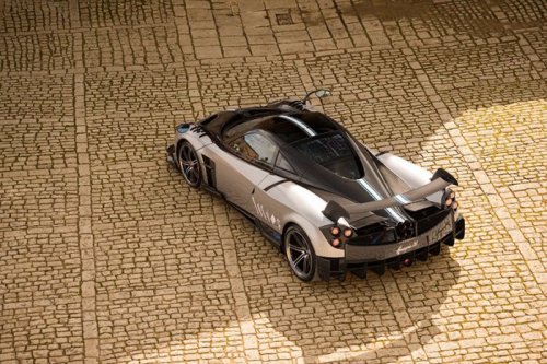 Двухдверный гиперкар от Pagani Automobili (17 фото) Двухдверный гиперкар от Pagani Automobili (17 фото)