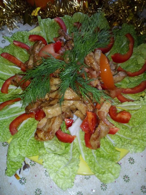 Салат с пряной говядиной и болгарским перцем Салат с пряной говядиной и болгарским перцем