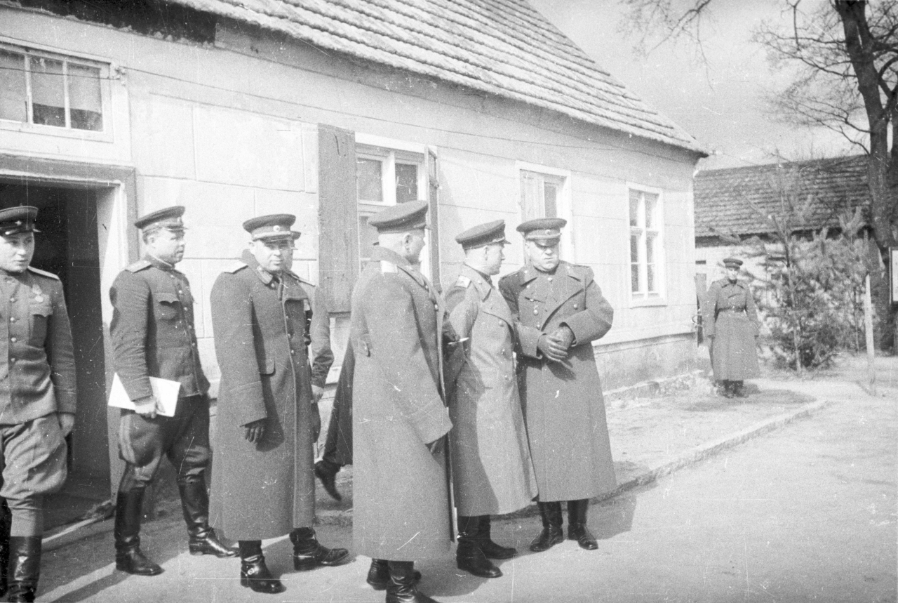 «Командование советских войск», ч.1. Жуков Георгий Константинович (1896—1974) «Командование советских войск», ч.1. Жуков Георгий Константинович (1896—1974)