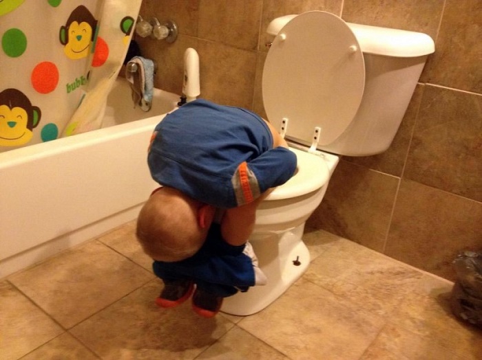 kids-sleeping-positions-funny-04-830x622