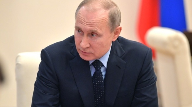 Путин посоветовал президенту Франции следить за языком Путин посоветовал президенту Франции следить за языком