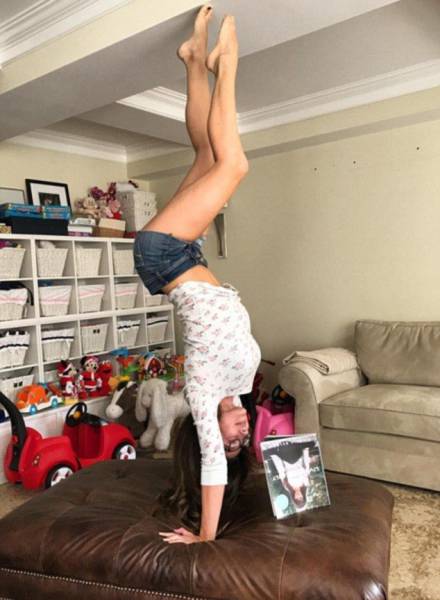 Fit Girls That Are Almost Too Hot to Handle (57 pics) Fit Girls That Are Almost Too Hot to Handle (57 pics)