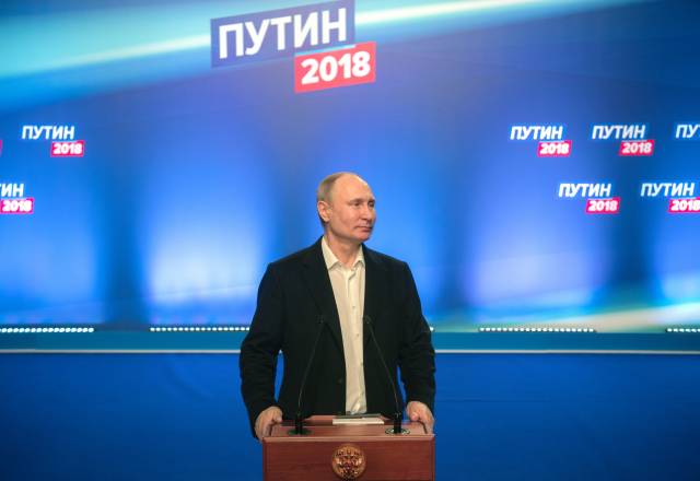 Путин на встрече с кандидатами президента: Россия не собирается разгонять гонку вооружений