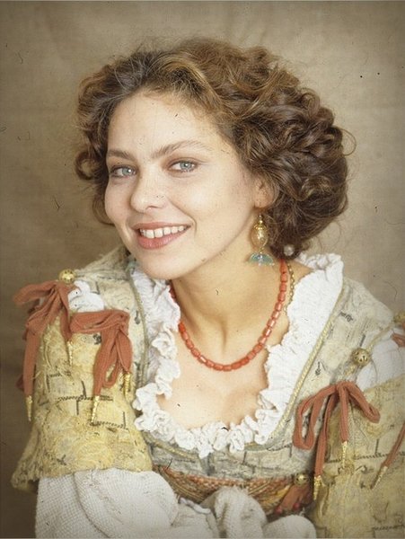 Орнелла Мути на съемках фильма «Путешествие капитана Фракасса» 1990-го года. Орнелла Мути на съемках фильма «Путешествие капитана Фракасса» 1990-го года.