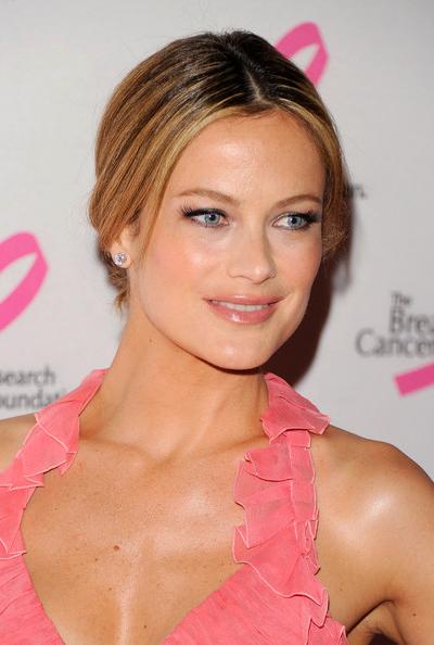 19.   (Carolyn Murphy), 38 , -   : 173    : 84-58-86     : 10 .