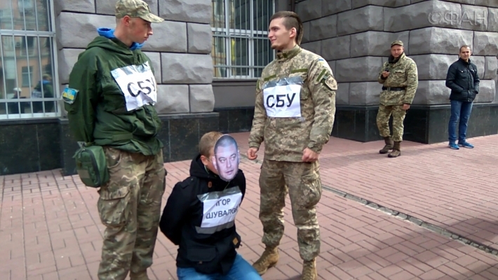 Киевские хунвейбины начали охоту за гражданами России Киевские хунвейбины начали охоту за гражданами России