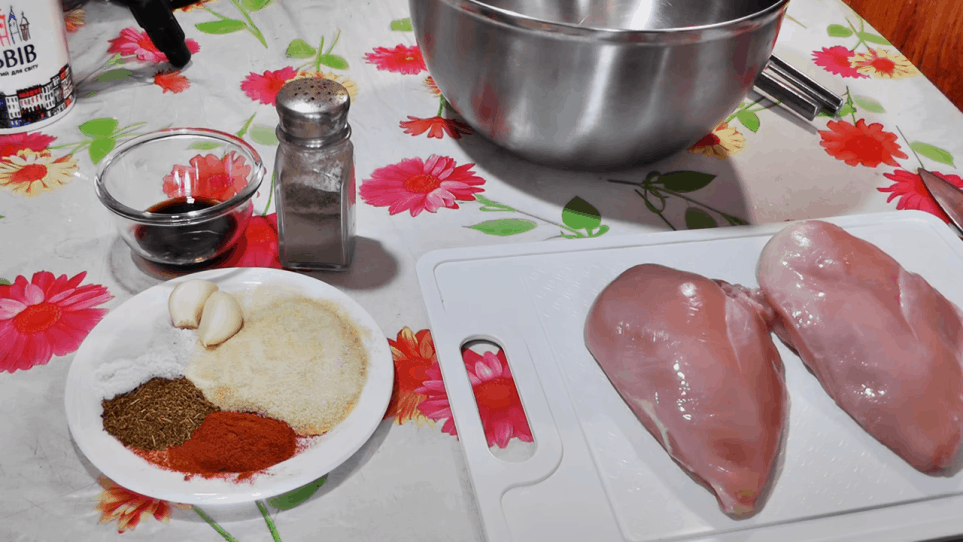 Мраморный рулет: необычная подача куриной грудки Мраморный рулет: необычная подача куриной грудки