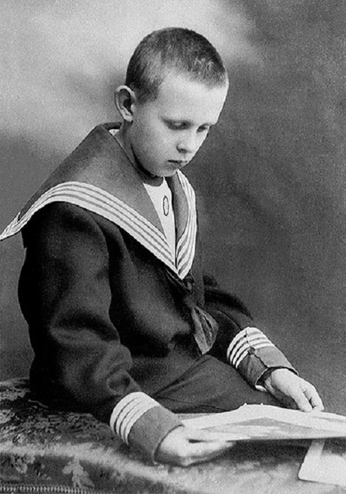 Даниил Ювачев 1915 год Даниил Хармс – гений «чёрного юмора» и «литературы абсурда»