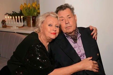 "Конечно, денег не хватает!": Вдова Караченцова, сидя на вилле за 400 млн, пожаловалась на бедность