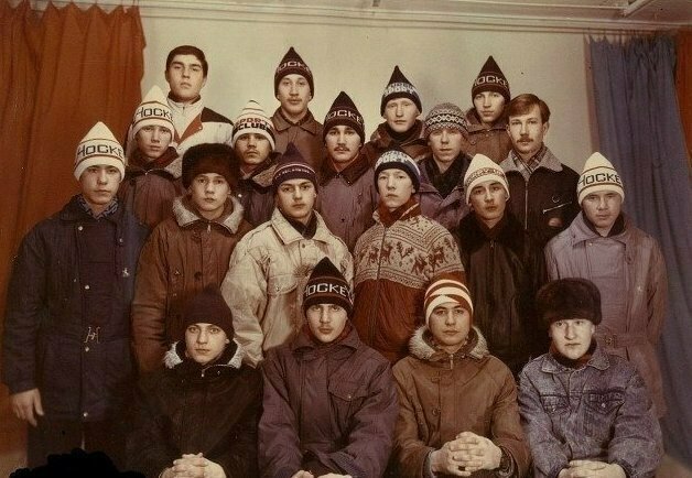 Многие модели актуальны до сих пор, например, шапки подобной формы и сейчас выпускают модные дома Многие модели актуальны до сих пор, например, шапки подобной формы и сейчас выпускают модные дома