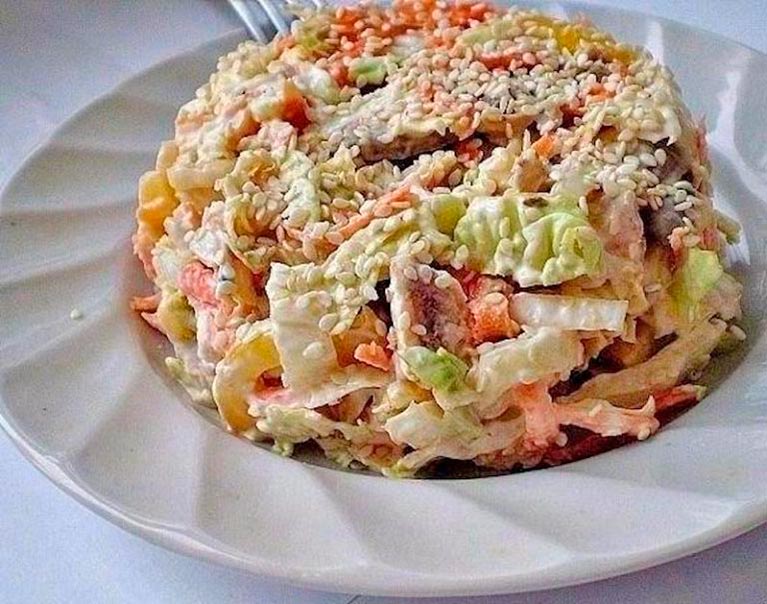 Салат с пекинской капустой «Переполох». Салат с пекинской капустой «Переполох».