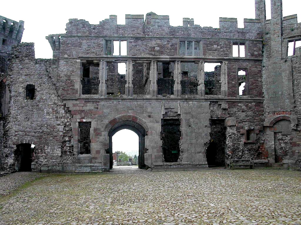 Замки Англии: Раглан (Raglan Castle)
