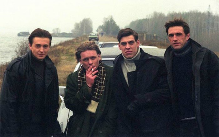 Это были лихие 90-е: самые распространенные атрибуты братвы тех времен Это были лихие 90-е: самые распространенные атрибуты братвы тех времен
