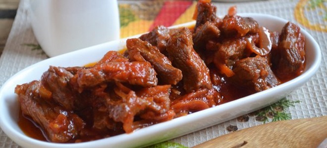 подливка с мясом с томатной пастой