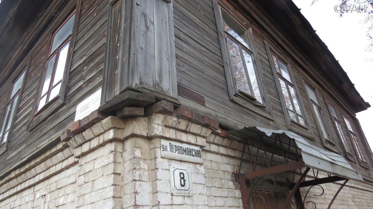Жилье с угрозой для жизни: в Нолинске несколько семей по вине чиновников обитают в аварийном доме
