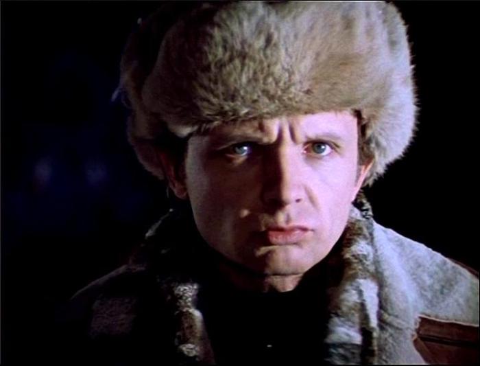 Андрей Мягков в фильме *Ирония судьбы, или С легким паром!..*, 1975 | Фото: kino-teatr.ru Андрею Мягкову – 82: Почему любимца публики называют самым закрытым и загадочным актером