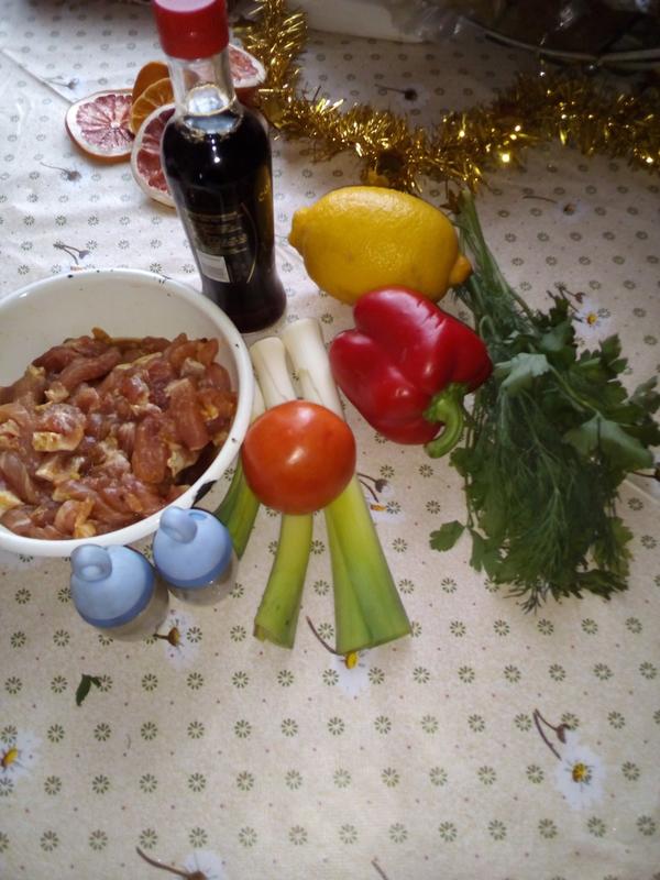 Салат с пряной говядиной и болгарским перцем Салат с пряной говядиной и болгарским перцем