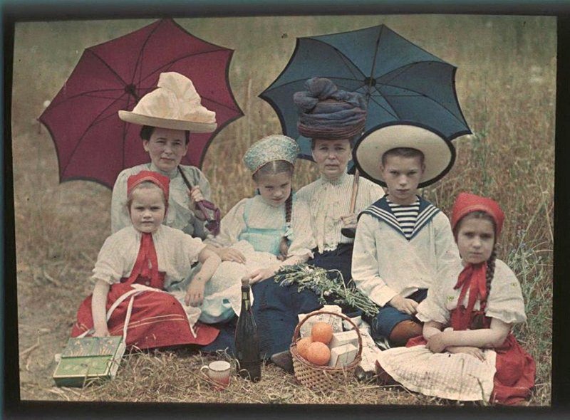 Таня, Наташа, Коля и Лиза Козаковы, Вера Николаевна Веденисова и Елена Францевна Базилева Таня, Наташа, Коля и Лиза Козаковы, Вера Николаевна Веденисова и Елена Францевна Базилева 100 лет назад, история, кадр, люди, россия, фото