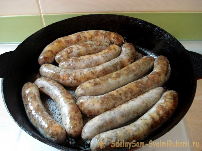 Вкусная и недорогая домашняя колбаса из куриных бедер и свиного фарша