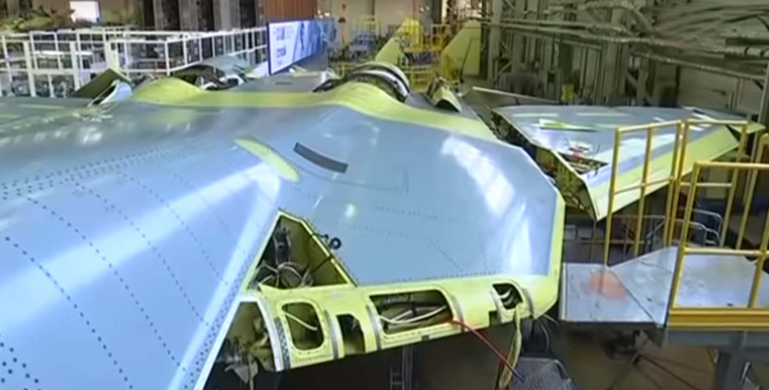 su-57-sborka-pervogo-2 su-57-sborka-pervogo-2
