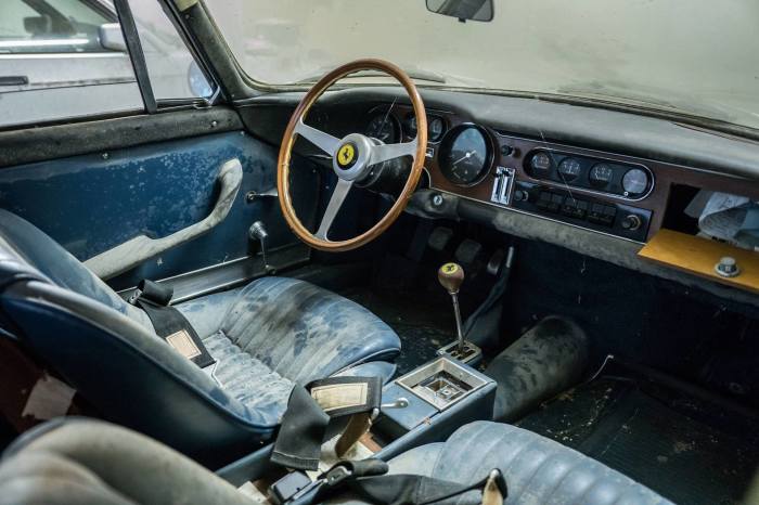 В салоне серебристой Ferrari 275 GTB почти 30 лет жили сверчки и мыши. | Фото: hagerty.com. В салоне серебристой Ferrari 275 GTB почти 30 лет жили сверчки и мыши. | Фото: hagerty.com.
