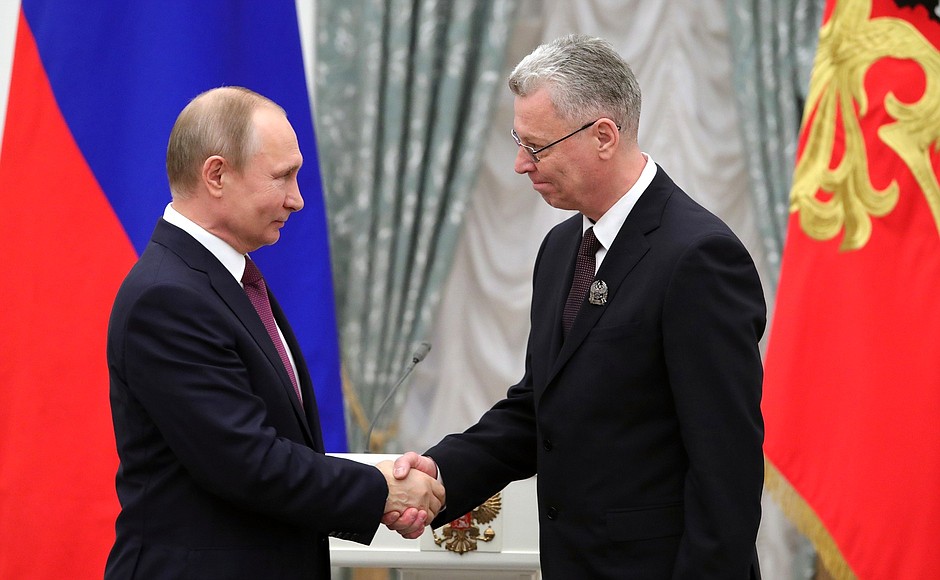 Премии Президента в области литературы и искусства за произведения для детей и юношества удостоен директор Нижегородской школы-интерната для глухих детей Владимир Чикишев.