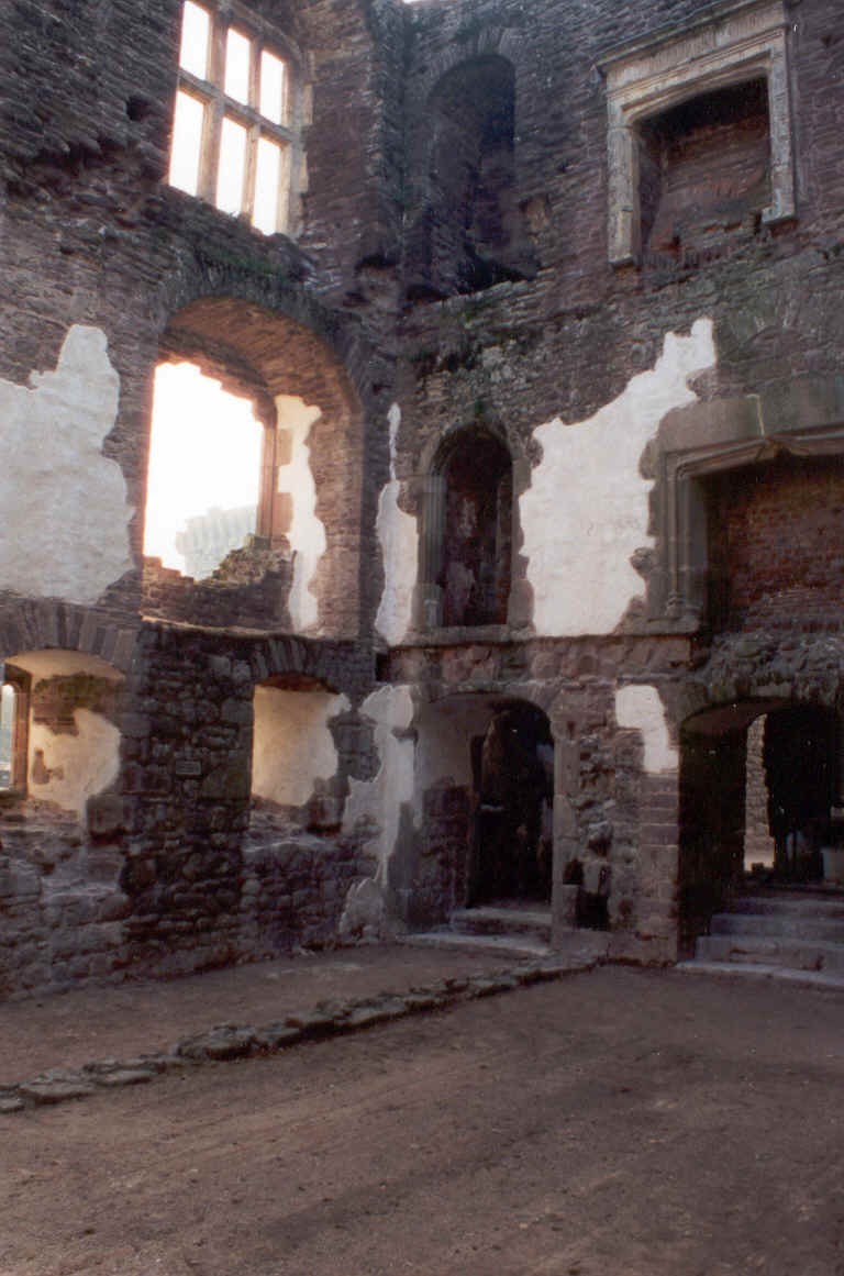 Замки Англии: Раглан (Raglan Castle)