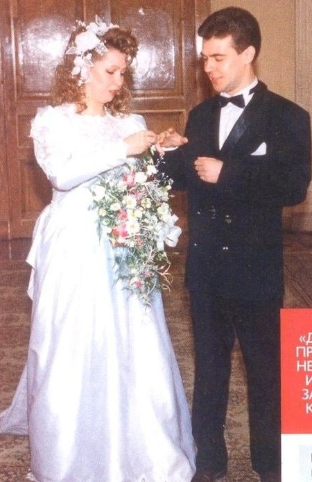 24. Светлана Медведева и Дмитрий Медведев, но уже в 1993 24. Светлана Медведева и Дмитрий Медведев, но уже в 1993 СССР, свадьбы