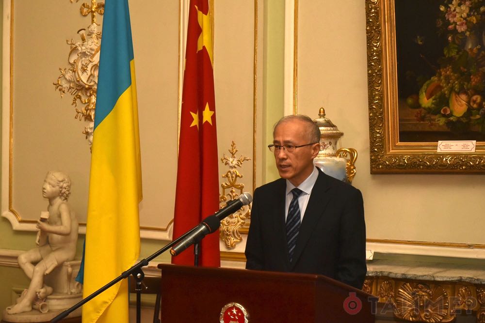 Китайцы на Украине хвастались успехами коммунизма Китайцы на Украине хвастались успехами коммунизма